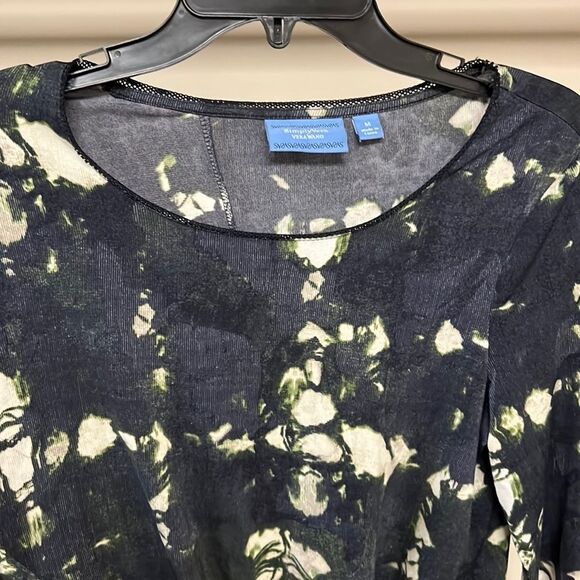 😊 3/$30 Vera Wang Simply Vera line Long sleeve top Front knot/flowy fabric Sz M - Picture 13 of 13